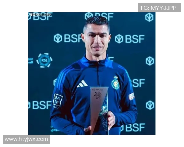 逆境中的足球明星：如何在困境中重塑自我与荣耀