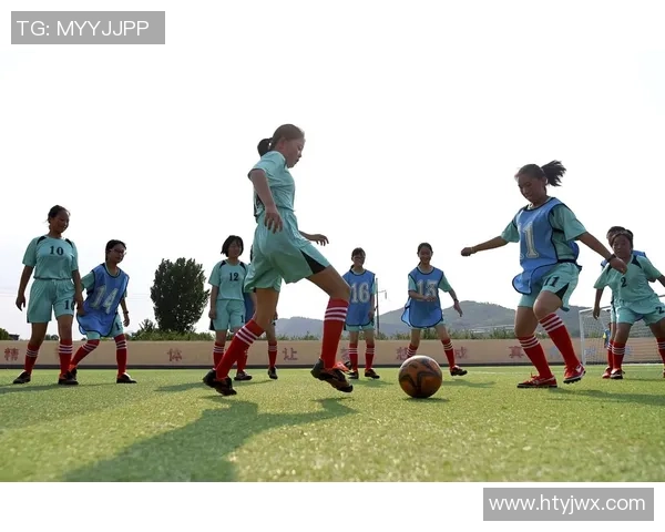 足球明星名字纹身女孩的梦想与追求展现青春的热情与勇气